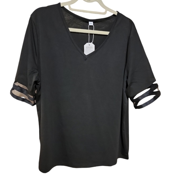 Made with love size XXL black short sleeve v neck top. New with tags - Picture 2 of 7